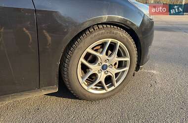 Хэтчбек Ford Focus 2015 в 