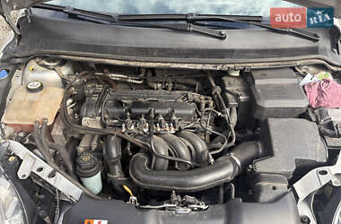 Седан Ford Focus 2011 в 