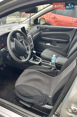 Хэтчбек Ford Focus 2011 в 