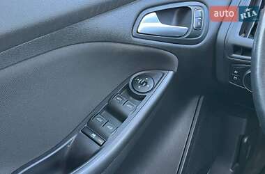 Седан Ford Focus 2015 в 