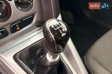 Хэтчбек Ford Focus 2011 в 
