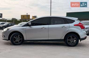 Хэтчбек Ford Focus 2011 в 