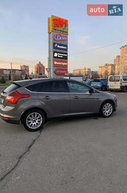 Хэтчбек Ford Focus 2011 в 