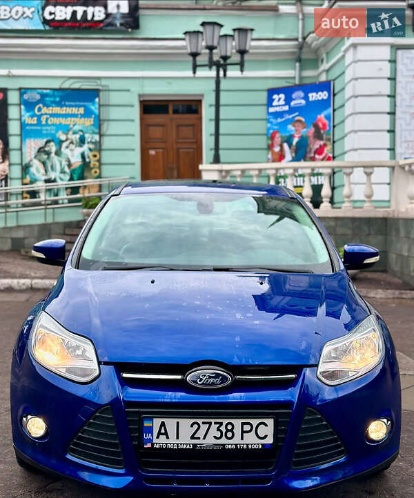 Хэтчбек Ford Focus 2012 в 