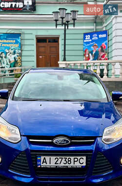 Хэтчбек Ford Focus 2012 в 