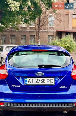 Хэтчбек Ford Focus 2012 в 