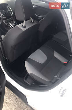 Хэтчбек Ford Focus 2012 в 