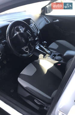 Хэтчбек Ford Focus 2012 в 