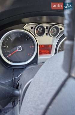 Хэтчбек Ford Focus 2010 в 