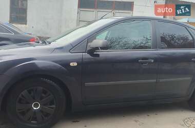 Хэтчбек Ford Focus 2004 в 