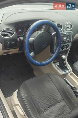 Хэтчбек Ford Focus 2004 в 