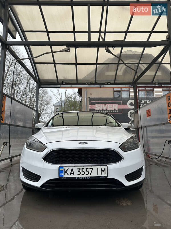 Хэтчбек Ford Focus 2015 в 