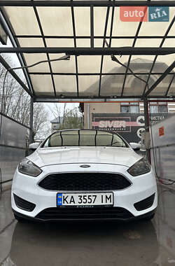 Хэтчбек Ford Focus 2015 в 