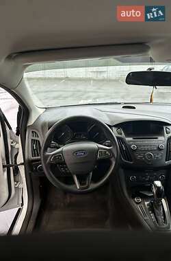 Хэтчбек Ford Focus 2015 в 