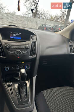 Хэтчбек Ford Focus 2015 в 