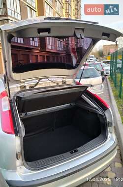 Хэтчбек Ford Focus 2006 в 