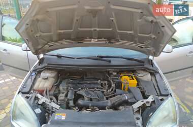 Хэтчбек Ford Focus 2006 в 