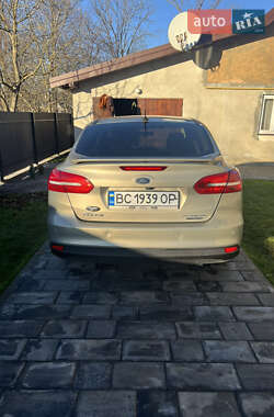 Седан Ford Focus 2016 в  фото 3 Седан Ford Focus 2016 в