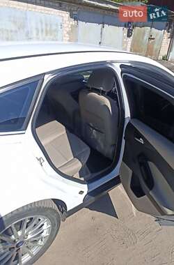 Хэтчбек Ford Focus 2013 в 
