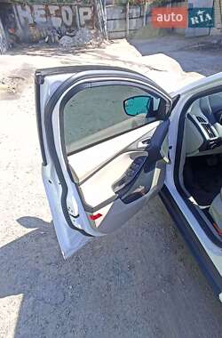 Хэтчбек Ford Focus 2013 в 