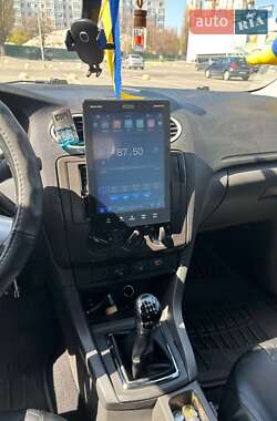 Хэтчбек Ford Focus 2007 в 