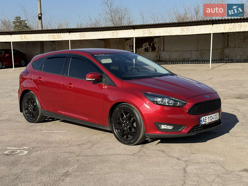 Хэтчбек Ford Focus 2015 в 