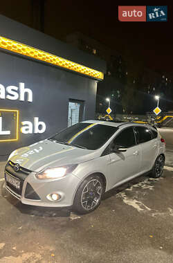 Хетчбек Ford Focus 2012 в 