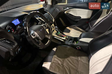 Хетчбек Ford Focus 2012 в 