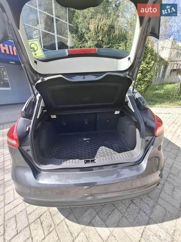 Хэтчбек Ford Focus 2016 в Днепре