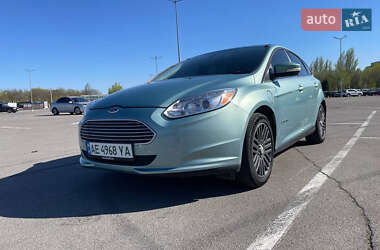 Хэтчбек Ford Focus 2012 в 