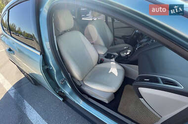 Хэтчбек Ford Focus 2012 в 