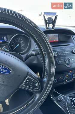 Хэтчбек Ford Focus 2015 в 