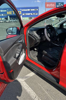 Хэтчбек Ford Focus 2015 в 