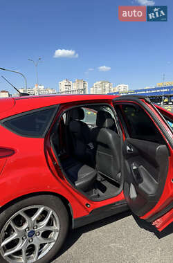 Хэтчбек Ford Focus 2015 в 