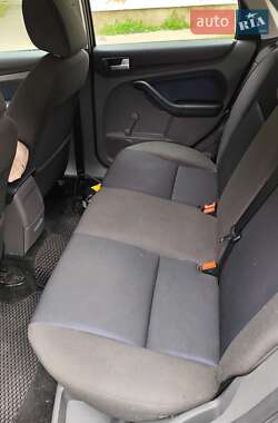 Хэтчбек Ford Focus 2006 в 