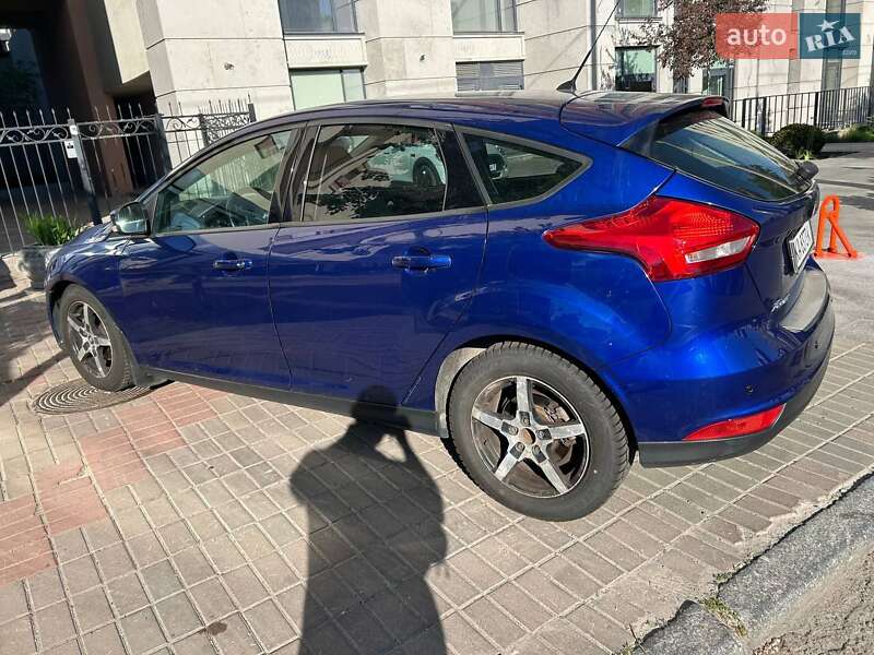 Хэтчбек Ford Focus 2015 в Киеве