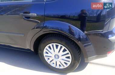 Хэтчбек Ford Focus 2006 в 