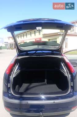 Хэтчбек Ford Focus 2006 в 