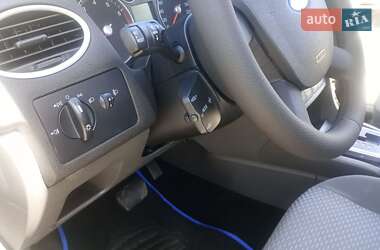 Хэтчбек Ford Focus 2006 в 