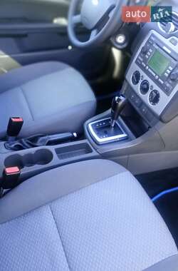 Хэтчбек Ford Focus 2006 в 