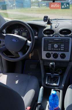 Хэтчбек Ford Focus 2005 в 