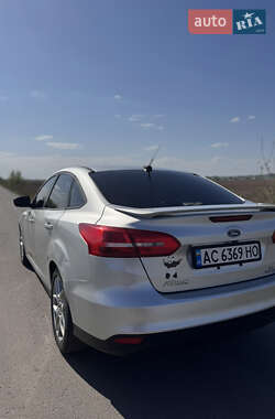 Седан Ford Focus 2015 в 
