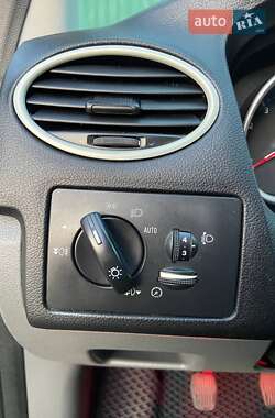 Хэтчбек Ford Focus 2009 в 