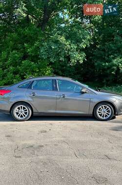 Седан Ford Focus 2015 в 