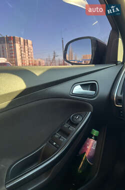 Хэтчбек Ford Focus 2013 в 