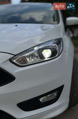 Хетчбек Ford Focus 2015 в 