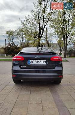 Седан Ford Focus 2015 в 