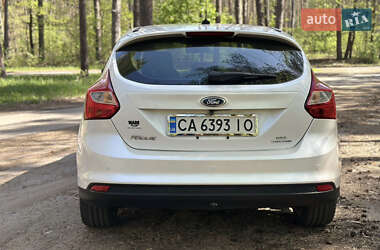 Хэтчбек Ford Focus 2012 в 