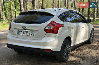 Хэтчбек Ford Focus 2012 в 