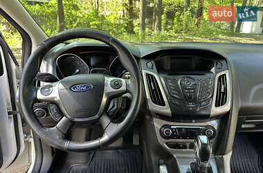 Хэтчбек Ford Focus 2012 в 